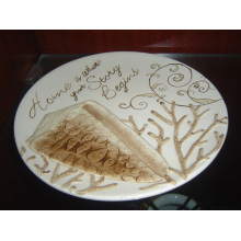 Keramische runde Platte mit handgemaltem Muster